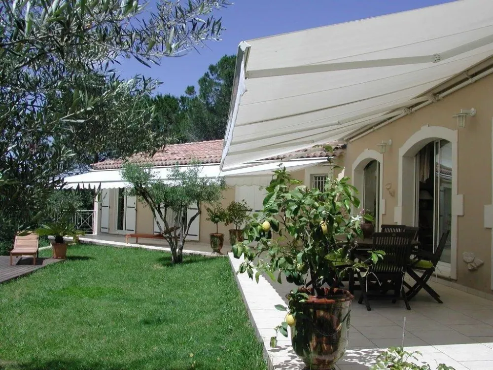 Store terrasse sur mesure à Pont-Saint-Esprit